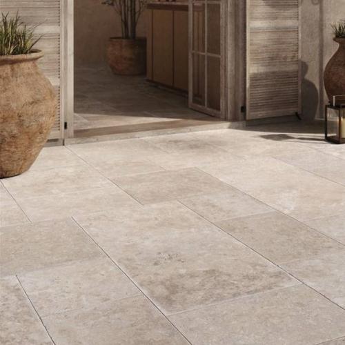 CARRELAGE INTÉRIEUR ET EXTÉRIEUR EN TRAVERTIN